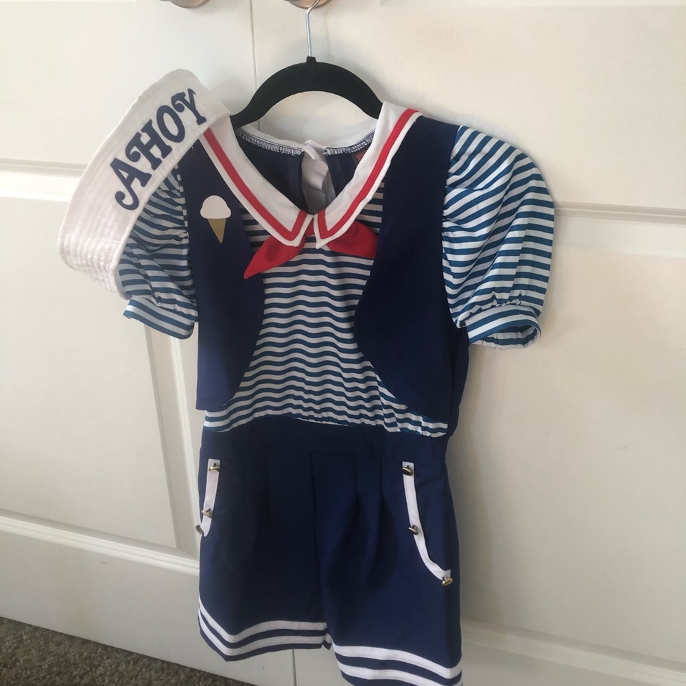 Stranger things Robin costume with red converse